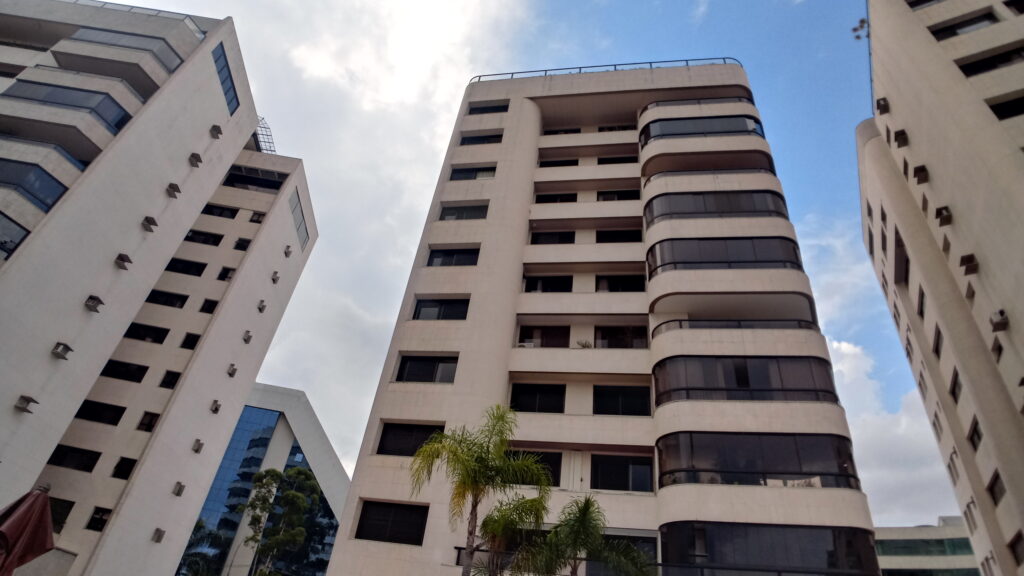 Roscoe Imóveis | Especialistas no Vila da Serra