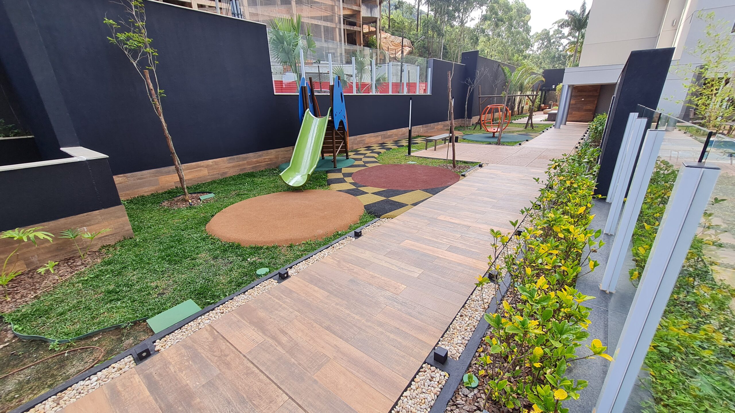 roscoe imoveis no vila da serra