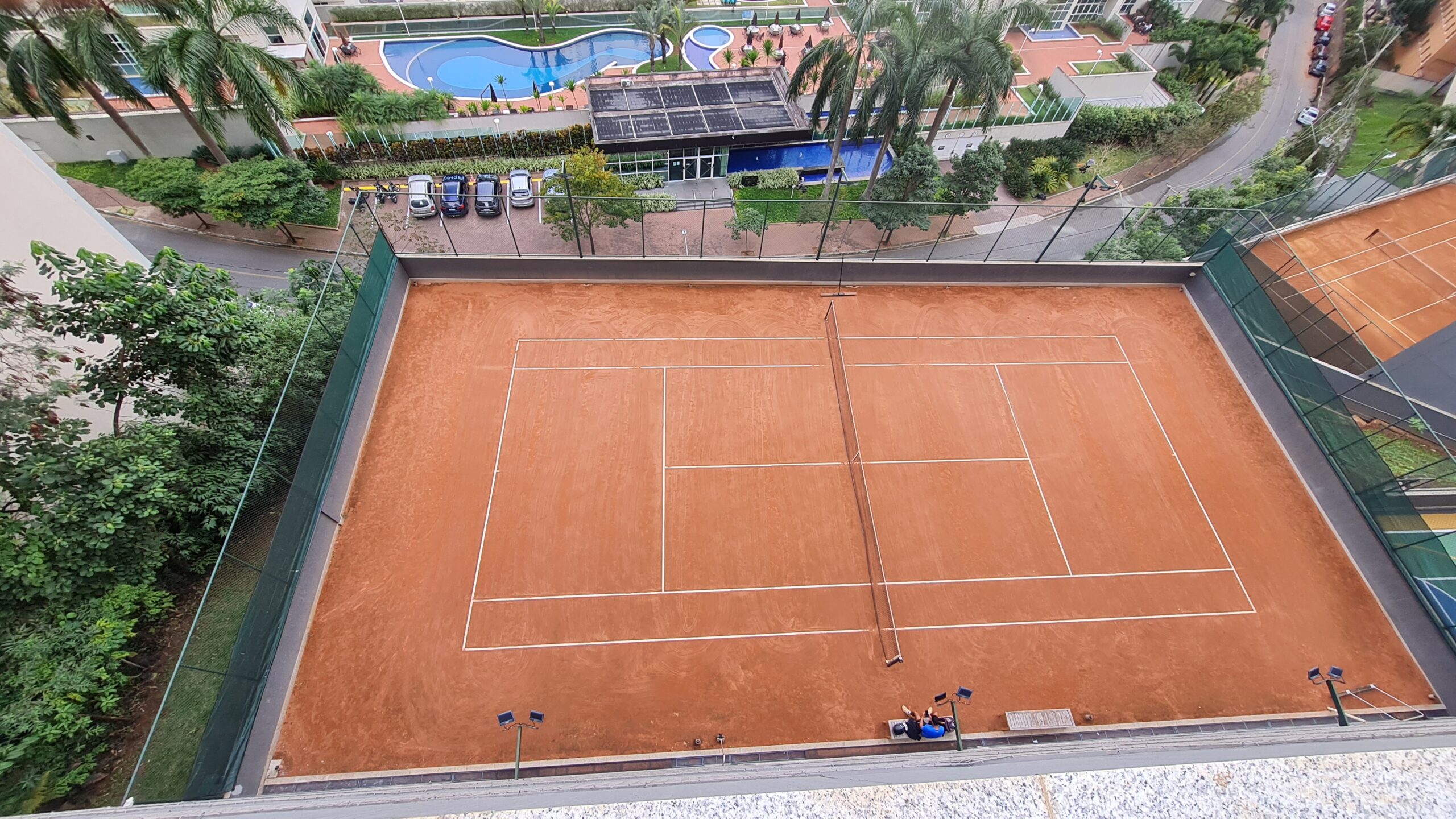predio com quadra de tenis no vila da serra