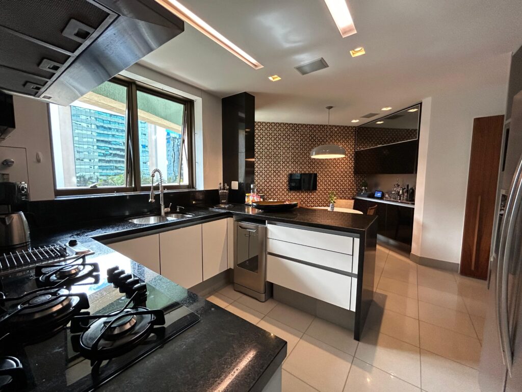 roscoe imoveis vila da serra