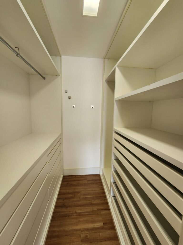 Apartamento à venda na Alameda Oscar Niemeyer com 3 vagas