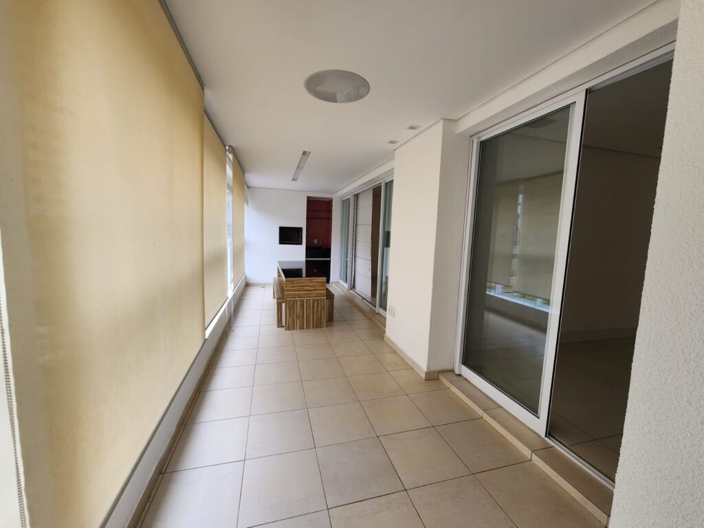 Apartamento à venda na Alameda Oscar Niemeyer com varanda gourmet