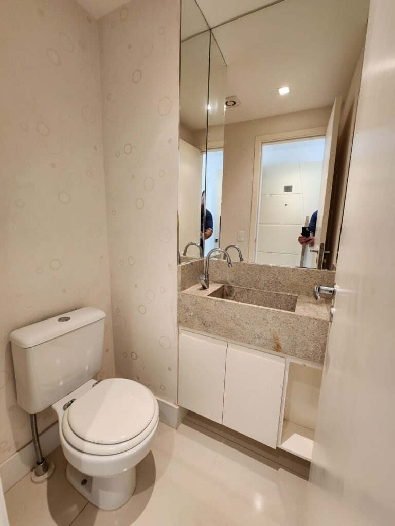 Apartamento à venda na Alameda Oscar Niemeyer com lavabo