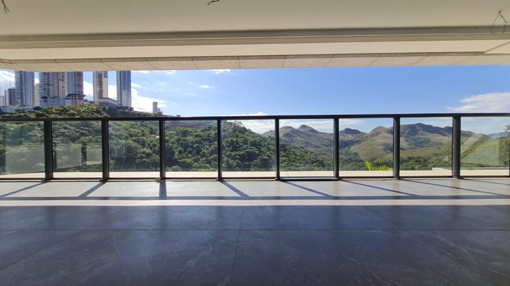 Área privativa no Vale do Sereno de 4 quartos