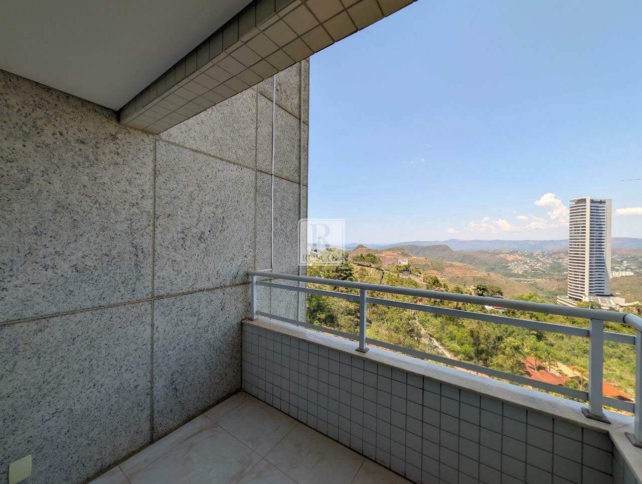 Roscoe Imóveis | Especialistas no Vila da Serra