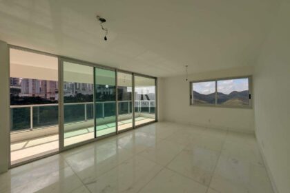 Apartamento no Vale do Sereno com 4 suítes e vista cinematográfica
